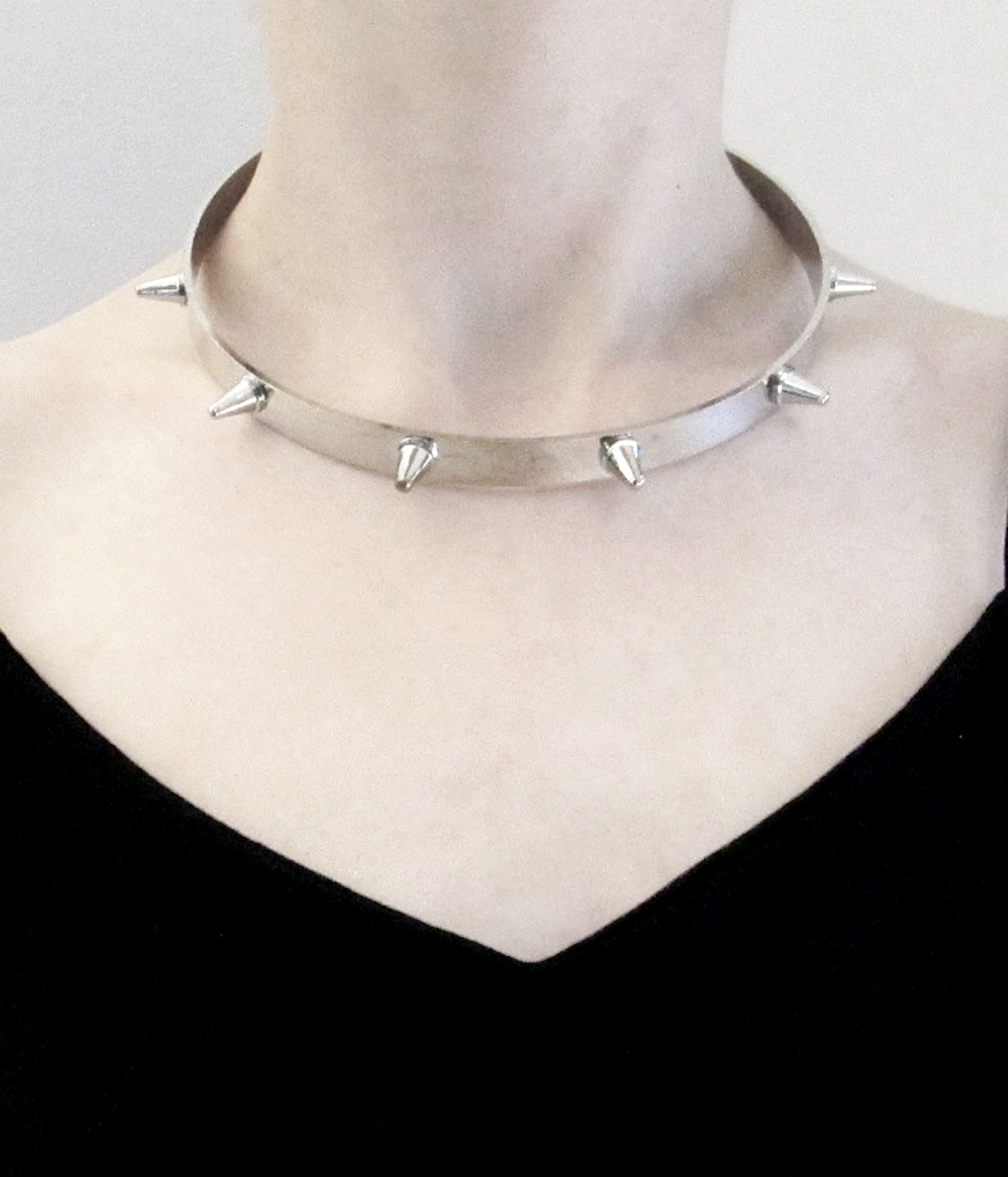 COLLAR PUNK DE METAL CON PINCHOS